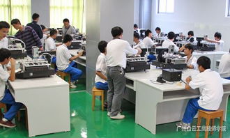 電子信息學院實訓場 賦能未來，打造卓越計算機技術人才的搖籃